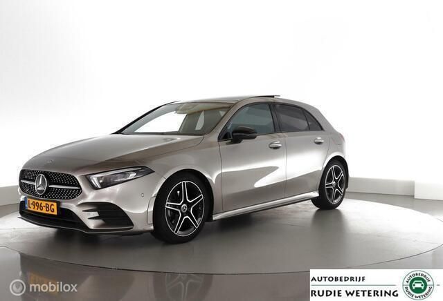 Grijs Gebruikt 2021 Mercedes A180 Business Hatchback | € 29.950 (Eerlijke prijs) - Afbeelding 1/4