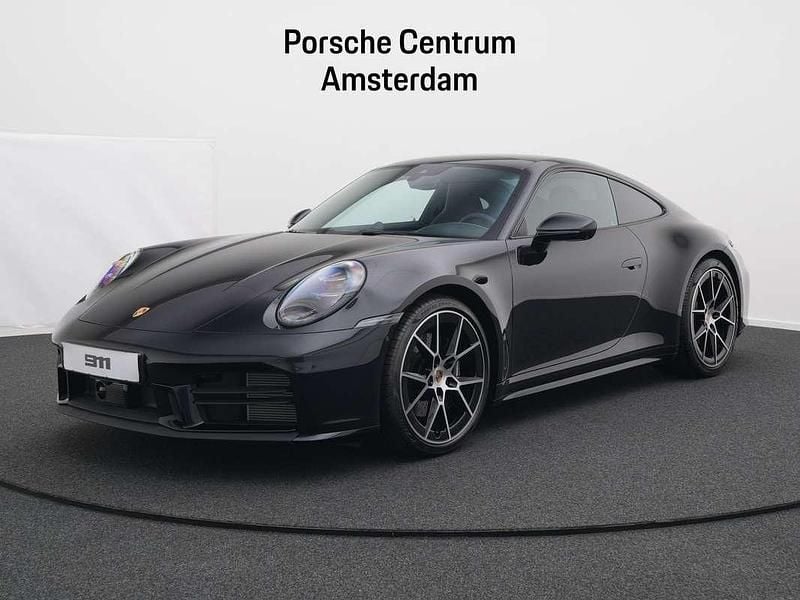 Zwart, metallic lak Nieuw 2025 Porsche 911 Carrera Coupé | € 235.073 (Iets duurder) - Afbeelding 1/4