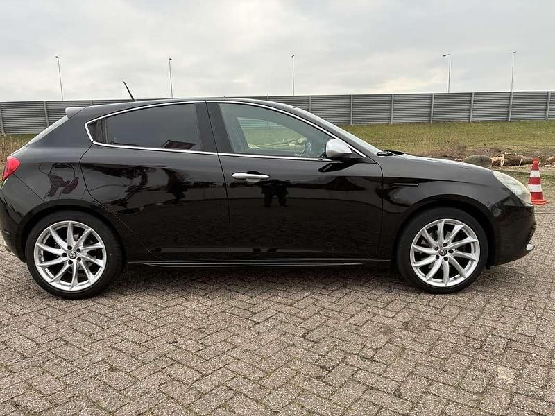 Occasion Alfa Romeo Giulietta Distinctive 170 PK (125 kW) 2011 Zwart Hatchback