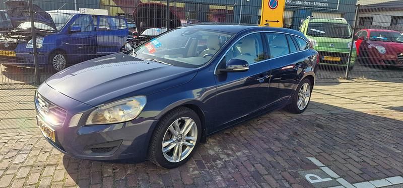 Blauw Occasion 2012 Volvo V60 Momentum Stationwagen | € 5.700 (Duur) - Afbeelding 1/4