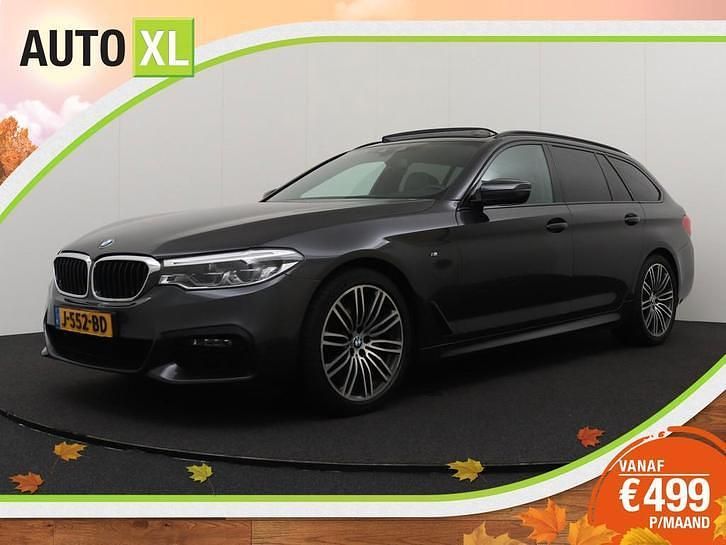 Grijs Gebruikt 2020 BMW 520 Executive Stationwagen | € 27.940 (Eerlijke prijs) - Afbeelding 1/4