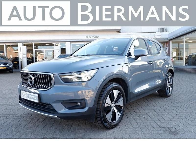 Grijs Gebruikt 2020 Volvo XC40 Momentum SUV | € 32.895 (Eerlijke prijs) - Afbeelding 1/4