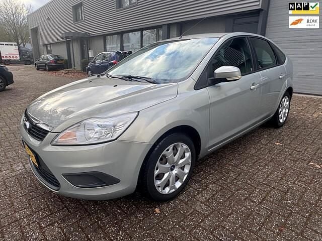 Groen Occasion 2010 Ford Focus Hatchback | € 1.100 (Goede deal) - Afbeelding 1/4