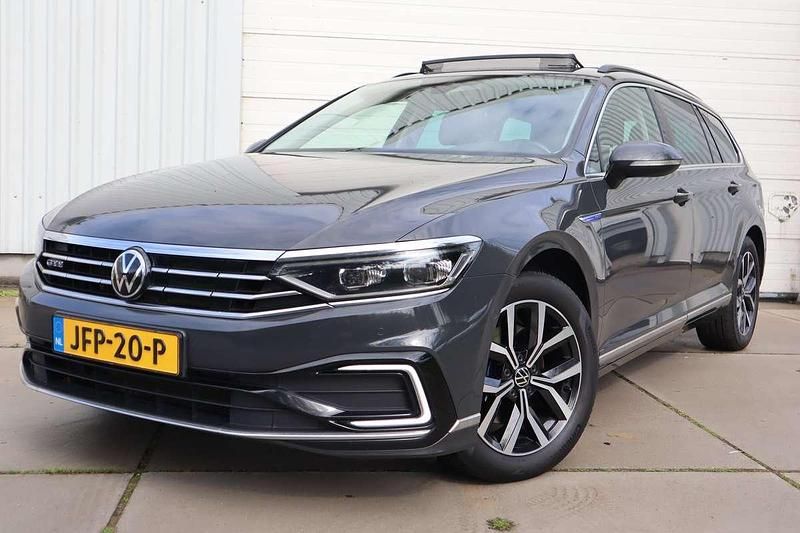 Grijs Gebruikt 2021 VW Passat GTE Stationwagen | € 19.995 (Eerlijke prijs) - Afbeelding 1/4
