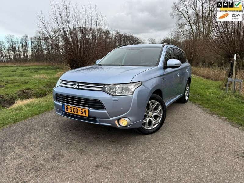 Blauw Gebruikt 2013 Mitsubishi Outlander P-HEV Instyle SUV | € 7.888 (Eerlijke prijs) - Afbeelding 1/4