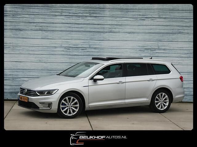 Grijs Occasion 2015 VW Passat Highline Stationwagen | € 9.850 (Goede deal) - Afbeelding 1/4