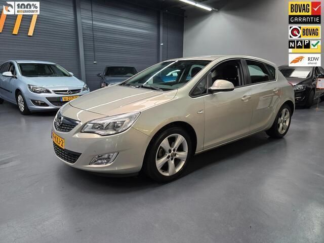 Beige Gebruikt 2010 Opel Astra Edition Hatchback | € 6.350 (Eerlijke prijs) - Afbeelding 1/4