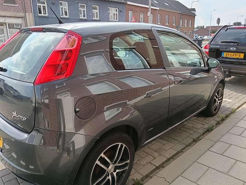 Grijs Gebruikt 2008 Fiat Punto Dynamic Hatchback | € 500 (Super prijs) - Afbeelding 1/4