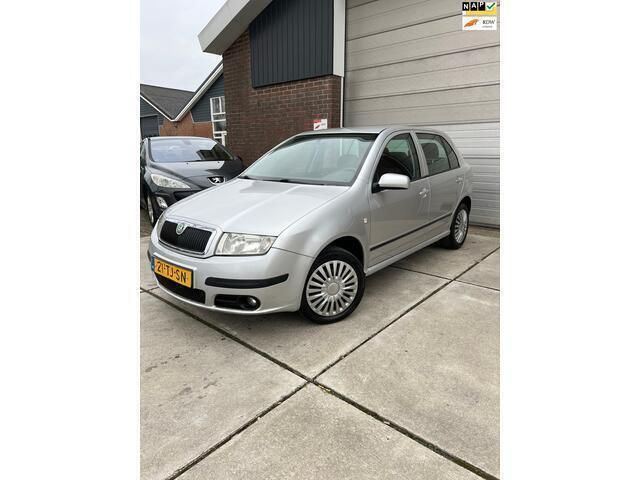 Grijs Gebruikt 2006 Skoda Fabia Hatchback | € 1.450 (Eerlijke prijs) - Afbeelding 1/4