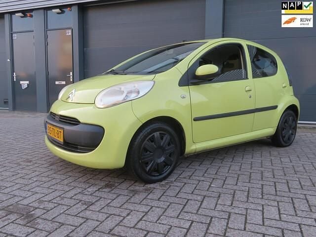 Geel (metallic) Occasion 2006 Citroën C1 Hatchback | € 2.250 (Eerlijke prijs) - Afbeelding 1/4