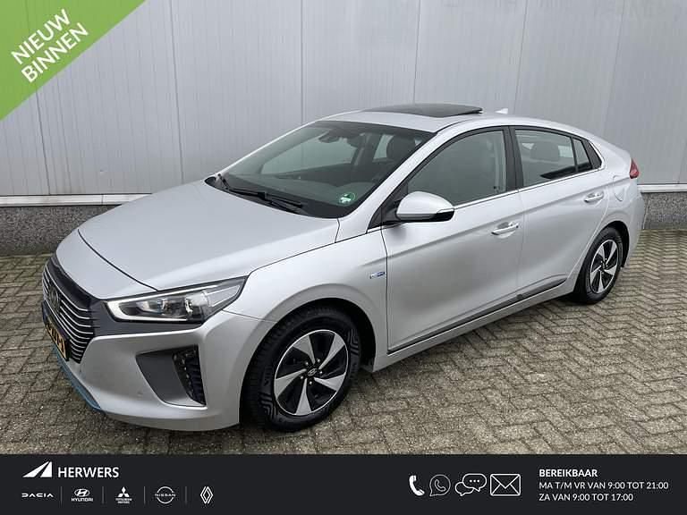 Symphony air silver metal (t8s) Occasion 2017 Hyundai Ioniq Premium Hatchback | € 13.985 (Eerlijke prijs) - Afbeelding 1/4