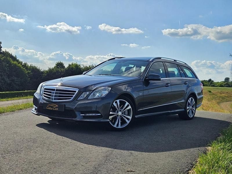 Grijs Gebruikt 2012 Mercedes E500 Exclusive Stationwagen | € 27.750 - Afbeelding 1/4