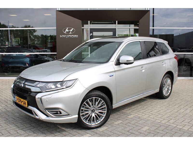 Grijs Gebruikt 2020 Mitsubishi Outlander Instyle SUV | € 24.999 (Eerlijke prijs) - Afbeelding 1/4