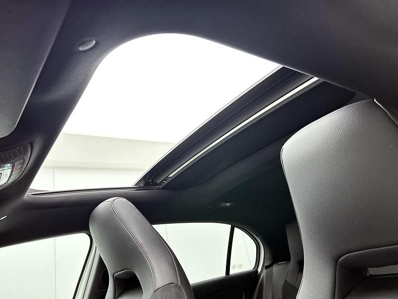 Occasion Mercedes A250 Business 218 PK (160 kW) 2020 Wit Hatchback