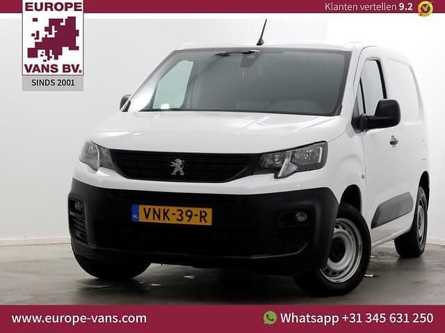 Wit Occasion 2022 Peugeot Partner Premium MPV | € 8.950 (Super prijs) - Afbeelding 1/3