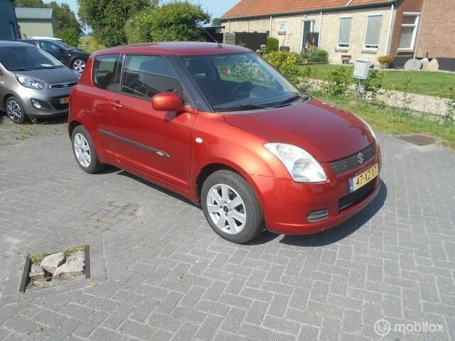 Oranje Gebruikt 2007 Suzuki Swift Comfort Hatchback | € 2.495 (Eerlijke prijs) - Afbeelding 1/4