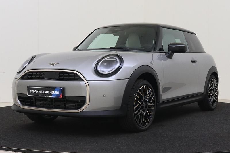 Zilver Nieuw 2025 Mini Cooper Favoured Hatchback | € 42.250 (Eerlijke prijs) - Afbeelding 1/4