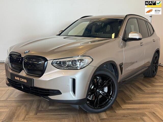 Grijs (metallic) Gebruikt 2021 BMW iX3 Executive SUV | € 27.944 (Super prijs) - Afbeelding 1/4