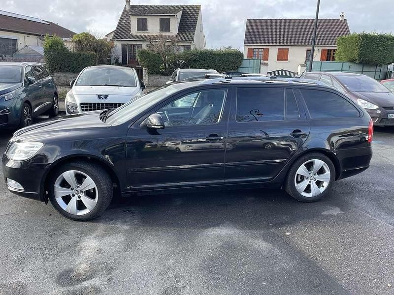 Zwart Occasion 2009 Skoda Octavia Stationwagen | € 2.700 (Iets duurder) - Afbeelding 1/4