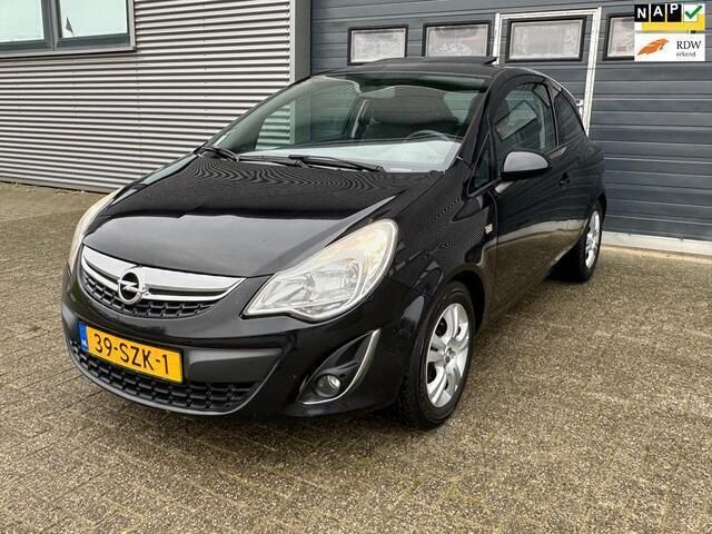 Zwart Gebruikt 2011 Opel Corsa Cosmo Hatchback | € 2.499 (Eerlijke prijs) - Afbeelding 1/4