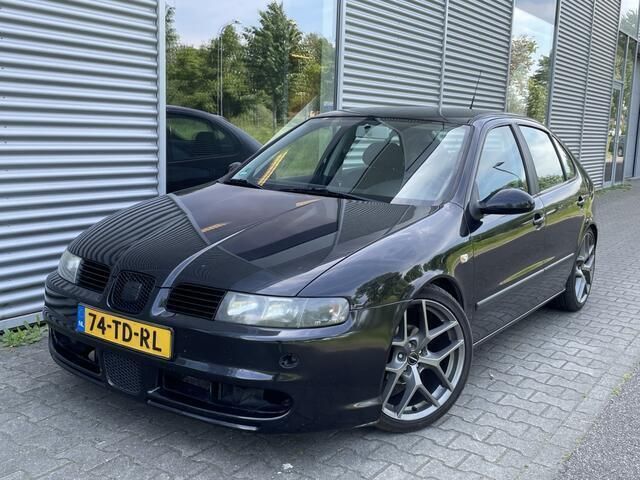 Zwart Gebruikt 2006 Seat Leon Hatchback | € 1.495 (Eerlijke prijs) - Afbeelding 1/4