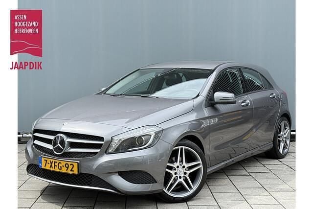 Grijs Gebruikt 2014 Mercedes A180 Ambition Hatchback | € 11.744 (Eerlijke prijs) - Afbeelding 1/4