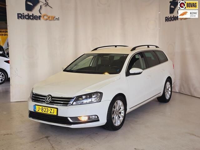 Wit, metallic lak Gebruikt 2015 VW Passat Highline Stationwagen | € 7.999 - Afbeelding 1/4