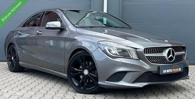Grijs Gebruikt 2015 Mercedes CLA180 Edition Sedan | € 15.740 (Eerlijke prijs) - Afbeelding 1/4