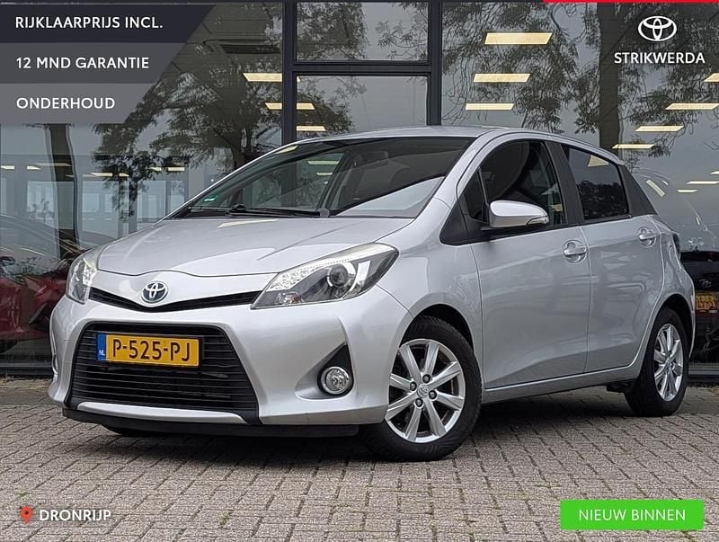 Grijs Gebruikt 2014 Toyota Yaris Hybrid Hatchback | € 10.995 (Eerlijke prijs) - Afbeelding 1/4