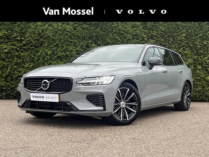 Grijs Occasion 2025 Volvo V60 Plus Stationwagen | € 48.940 (Iets duurder) - Afbeelding 1/4