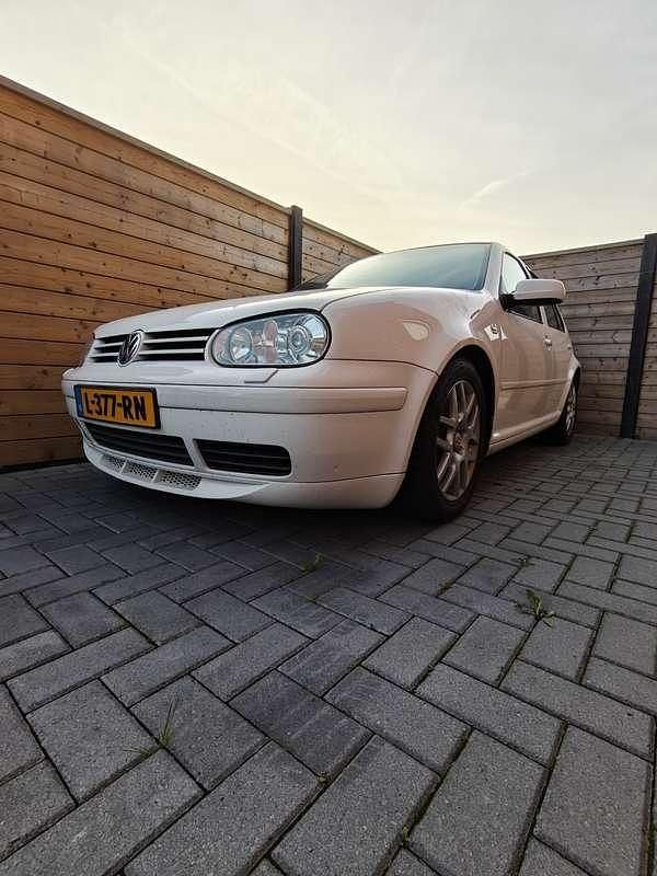 Wit Gebruikt 2002 VW Golf IV Highline Hatchback | € 5.300 (Iets duurder) - Afbeelding 1/4