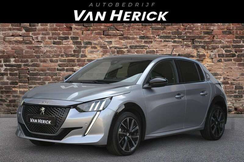 Grijs, metallic lak Gebruikt 2023 Peugeot 208 GT Hatchback | € 22.745 (Eerlijke prijs) - Afbeelding 1/4