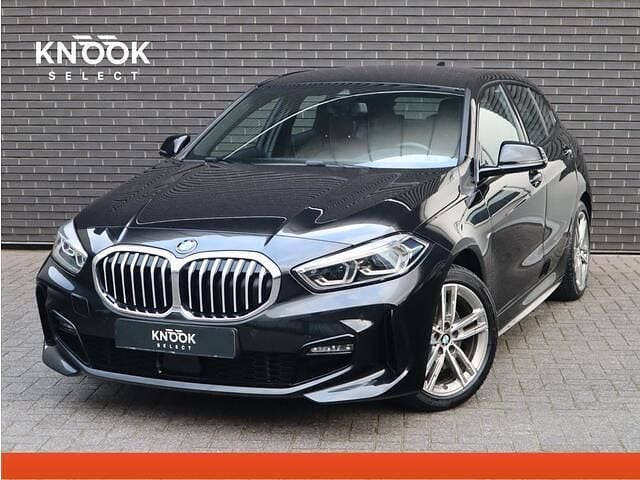 Zwart Gebruikt 2021 BMW 118 M Sport Hatchback | € 21.450 (Eerlijke prijs) - Afbeelding 1/4