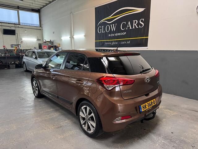 Occasion Hyundai i20 101 PK (74 kW) 2015 Bruin (metallic) Hatchback