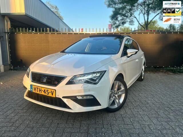 Wit Gebruikt 2017 Seat Leon FR Hatchback | € 15.995 (Eerlijke prijs) - Afbeelding 1/4