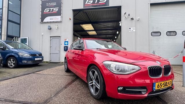 Rood Gebruikt 2011 BMW 116 Hatchback | € 8.250 (Duur) - Afbeelding 1/4