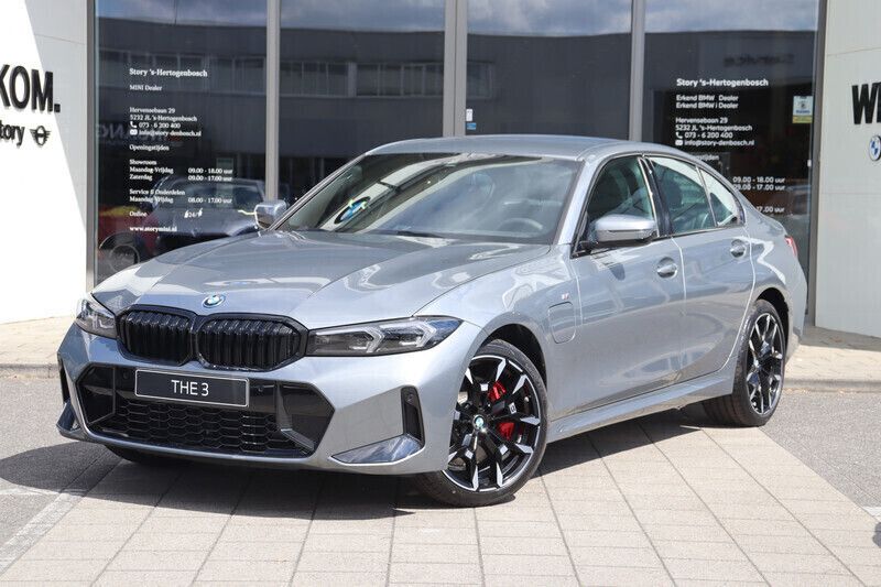 Zwart Nieuw 2025 BMW 330e M Sport Sedan | € 64.995 (Super prijs) - Afbeelding 1/4
