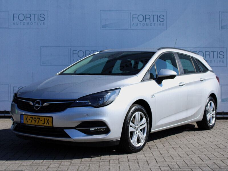 Grijs Gebruikt 2021 Opel Astra Edition Stationwagen | € 12.500 (Goede deal) - Afbeelding 1/4