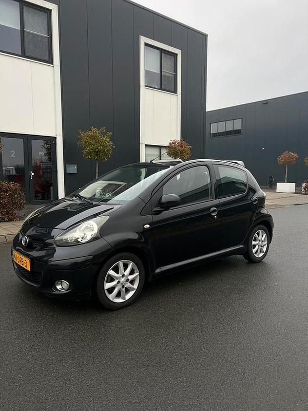 Occasion 2009 Toyota Aygo Hatchback | € 2.100 (Duur) - Afbeelding 1/4