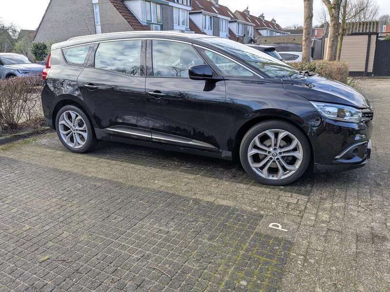Zwart Gebruikt 2017 Renault Scénic IV Zen MPV | € 14.695 (Eerlijke prijs) - Afbeelding 1/4