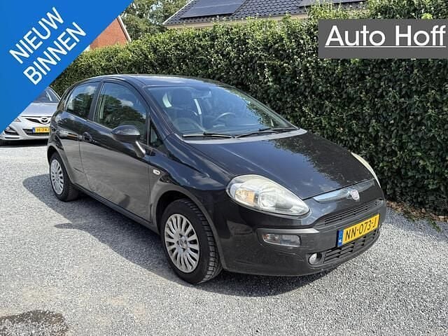 Zwart Gebruikt 2010 Fiat Punto Evo Business Hatchback | € 2.745 (Eerlijke prijs) - Afbeelding 1/4