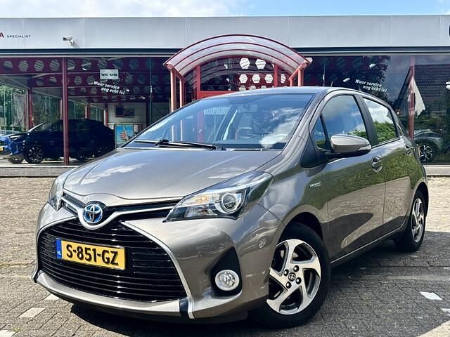 Grijs Gebruikt 2017 Toyota Yaris Hatchback | € 14.990 (Eerlijke prijs) - Afbeelding 1/4