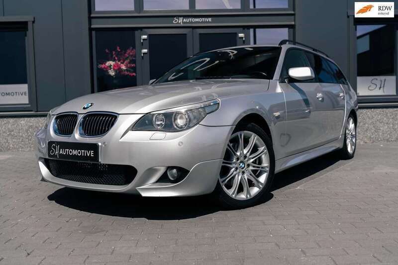 Grijs, metallic lak Gebruikt 2006 BMW 530 Executive Stationwagen | € 10.500 - Afbeelding 1/4