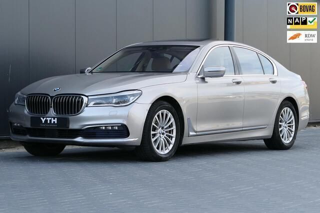 Beige Gebruikt 2016 BMW 750 Executive Sedan | € 26.940 (Super prijs) - Afbeelding 1/4