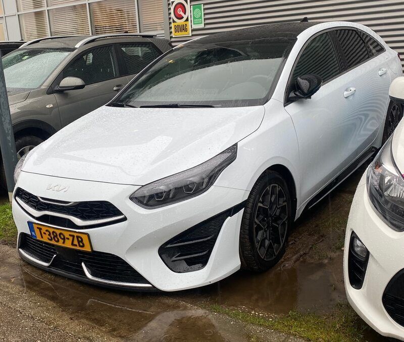 Wit Gebruikt 2023 Kia ProCeed GT-Line Hatchback | € 35.445 (Iets duurder) - Afbeelding 1/4