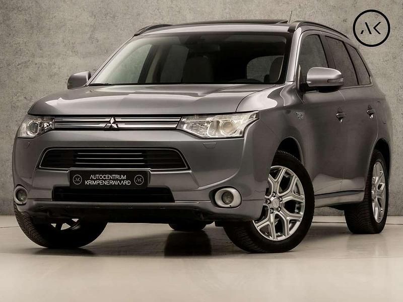 Grijs Gebruikt 2014 Mitsubishi Outlander P-HEV Instyle SUV | € 15.945 (Eerlijke prijs) - Afbeelding 1/4