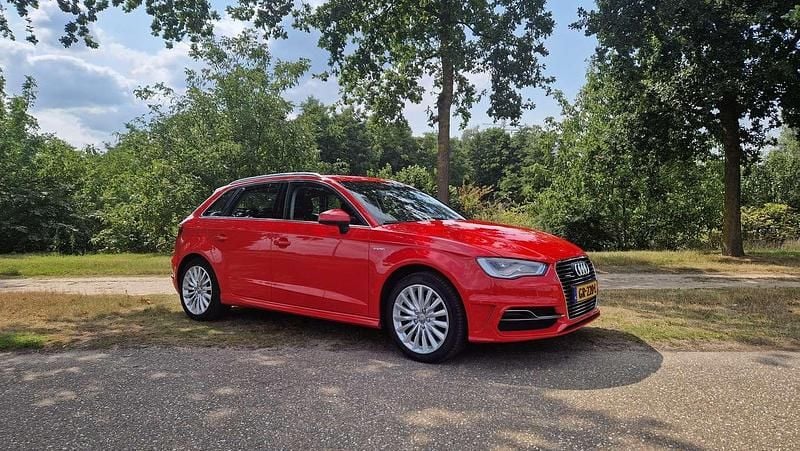 Occasion Audi A3 Sportback e-tron 204 PK (150 kW) 2015 Rood Hatchback