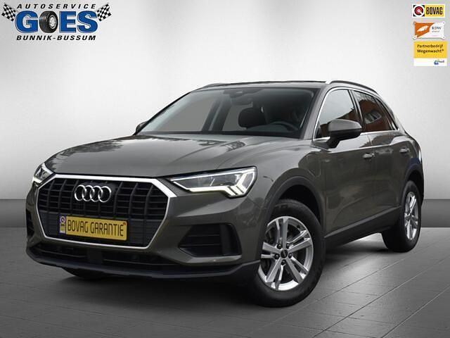Grijs (metallic) Gebruikt 2022 Audi Q3 Basis SUV | € 32.840 - Afbeelding 1/4