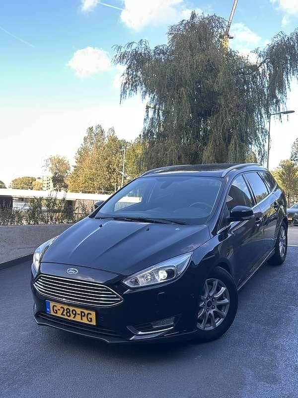 Zwart Gebruikt 2015 Ford Focus Titanium Stationwagen | € 3.750 (Duur) - Afbeelding 1/4
