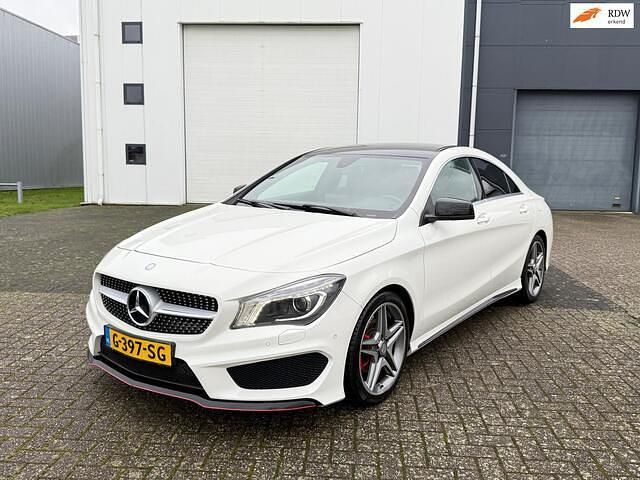 Wit Occasion 2015 Mercedes CLA180 Prestige Sedan | € 12.950 (Duur) - Afbeelding 1/4